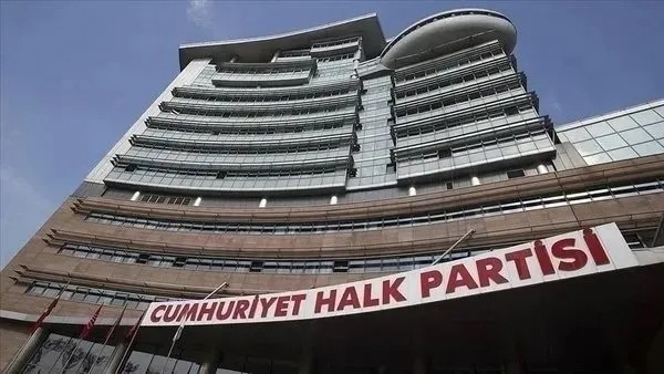 CHP'de istifa oyunu: Özgür Özel ve İmamoğlu'na bir kez daha meydan okudu!
